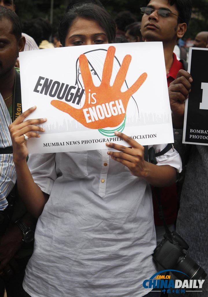 印度記者舉行示威游行 抗議女攝影記者遭輪奸