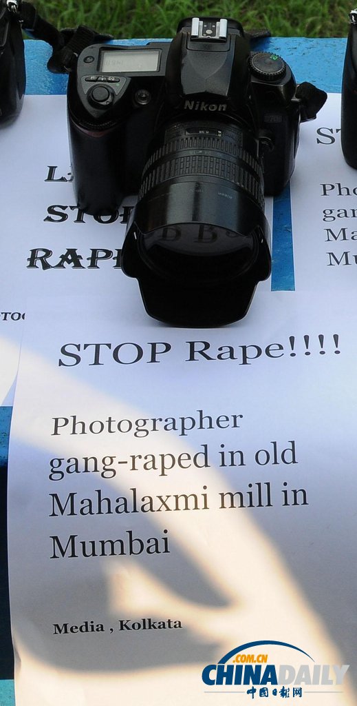 印度記者舉行示威游行 抗議女攝影記者遭輪奸