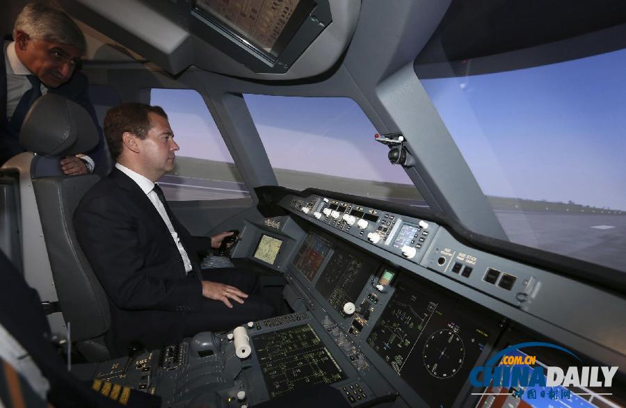 俄羅斯國際航展開幕 總理梅德韋杰夫躍躍欲試