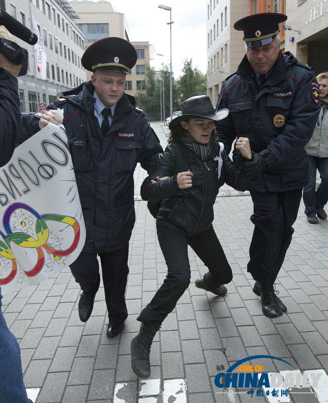 俄羅斯同性戀示威者遭警察逮捕