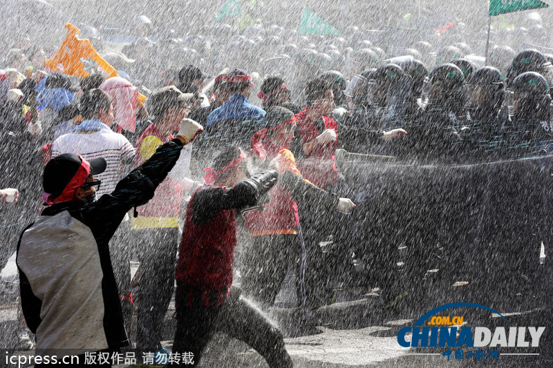 韓國警察機動部隊舉行應對暴力示威演習