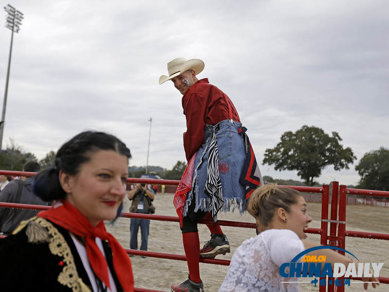 美國人牛奔跑大賽 事故不斷險象環生