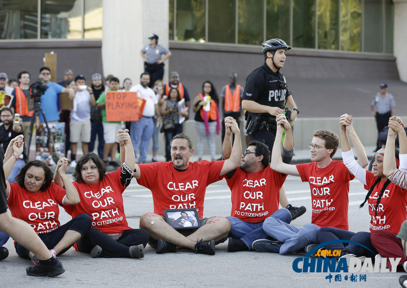 美國移民改革支持者游行示威 沖突激烈遭警察逮捕