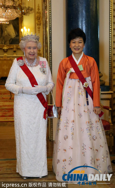 朝鮮批樸槿惠掀“裙子妖風(fēng)” 像“無(wú)知村婦”