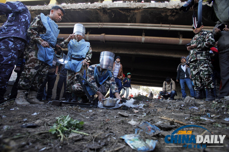 尼泊爾橋下發現高壓鍋炸彈 足以炸斷整座橋