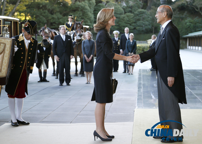 卡羅琳履行駐日大使首項工作 前往拜訪天皇明仁