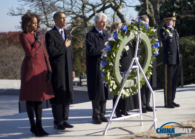 奧巴馬和克林頓一起攜夫人緬懷肯尼迪并獻花圈