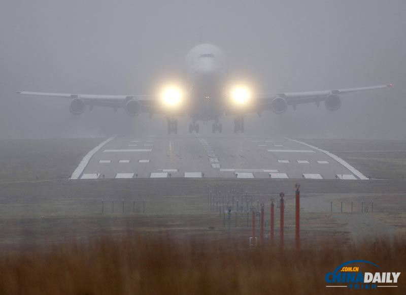 一架波音747運(yùn)輸機(jī)錯(cuò)降機(jī)場(chǎng) 一度被困美國堪薩斯