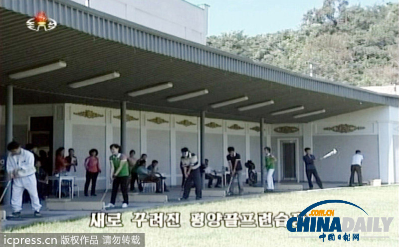 朝鮮休閑生活高端大氣上檔次 居民打壁球玩射擊