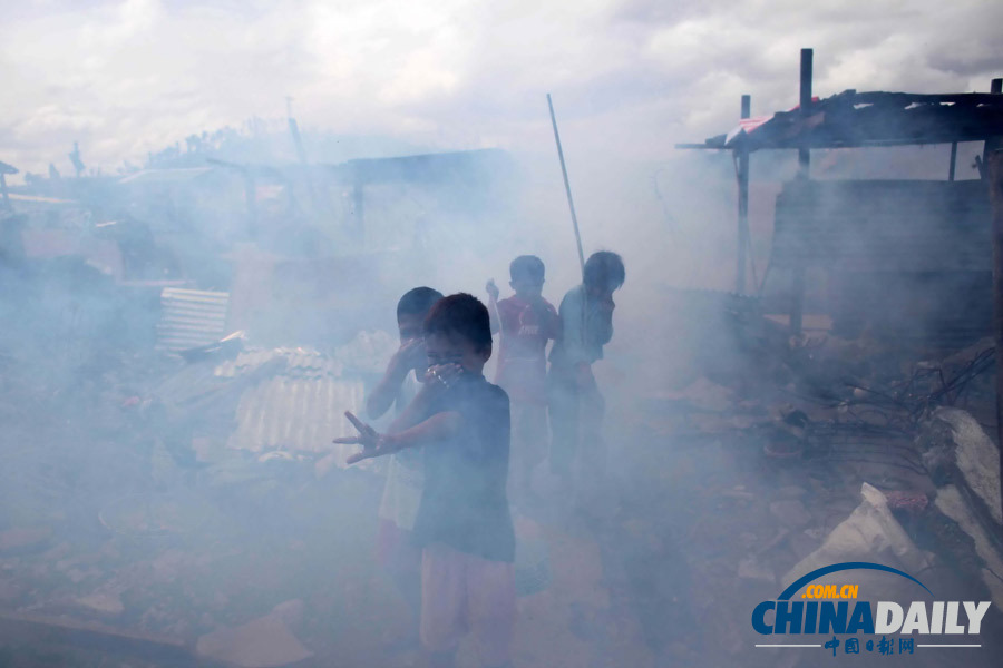 菲律賓塔克洛班民眾開始重建家園