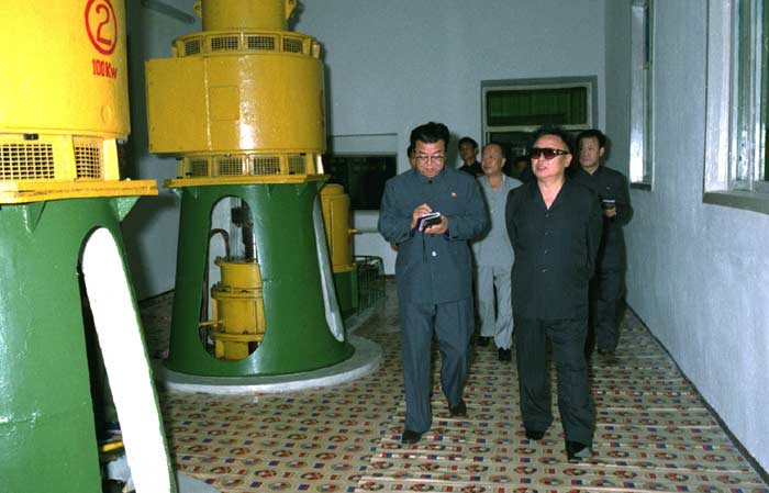 朝鮮機(jī)關(guān)報(bào)刊登圖文 紀(jì)念金正日逝世兩周年