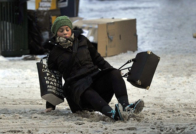 曼哈頓道路如溜冰場 紐約民眾出行寸步難行
