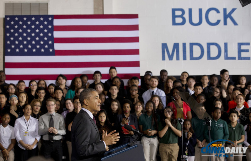 奧巴馬教室內(nèi)玩ipad 承諾向?qū)W校推廣無線科技