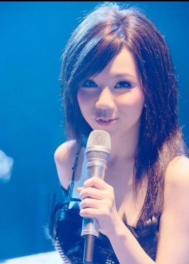 鄧紫棋9款長發盡顯搞怪個性