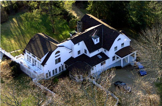 美國務卿希拉里病愈出院 丈夫女兒喜笑顏開