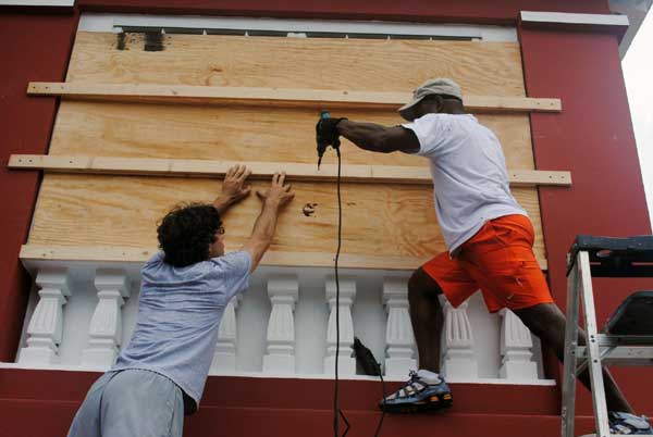 Hurricane Igor swirls toward Bermuda
