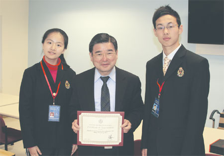 NY Councilman meets 'the press': Shanghai youngsters