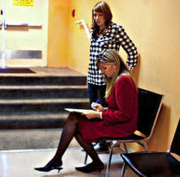 荷蘭無(wú)業(yè)女享免費(fèi)美容相親服務(wù)