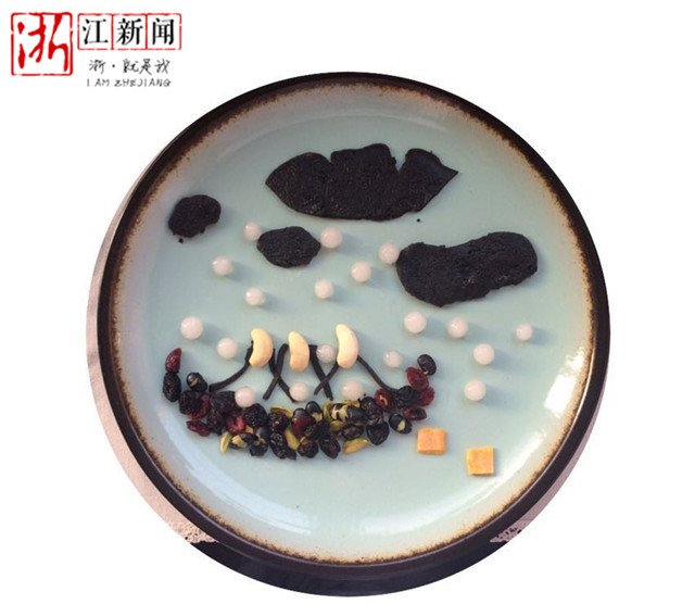 媽媽為女兒做“古詩早餐” 吃著吃著把詩就背了（組圖）