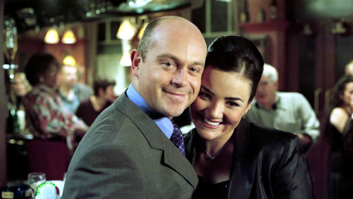 英國三棲美女明星突然宣布破產