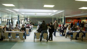 英國政府控制學(xué)費(fèi)政策被指“失效”