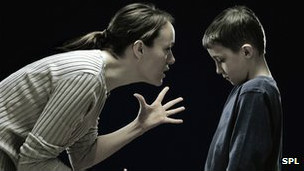 英國父母學(xué)習(xí)如何應(yīng)付問題行為