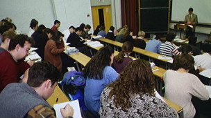 “申請大學非歐洲語言專業人數下降”