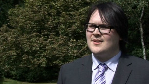 畢業生應聘面試被強迫跳滑稽舞