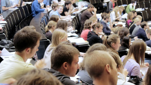 調(diào)查：英國大學預科生歡迎外國留英學生