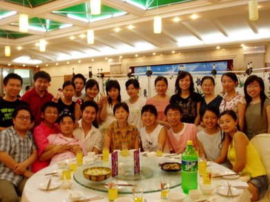 請客吃飯愁壞大學生 負債吃