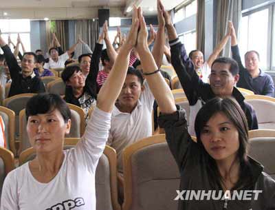 推廣“課上操” 維護學生健康