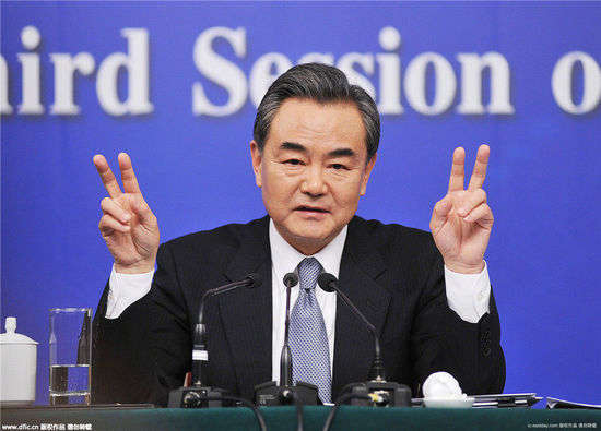 兩會花絮:外長萌手勢 姚明萌表情