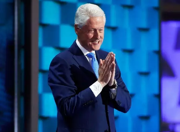 克林頓為妻站臺,自曝與希拉里的戀愛史