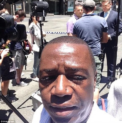 悉尼劫持事件:恐怖分子也無法阻止自拍黨