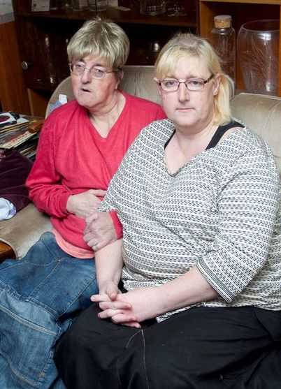 英國(guó)兩男同相戀后雙雙變性 欲結(jié)連理