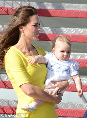 洞洞鞋又被喬治帶火了!