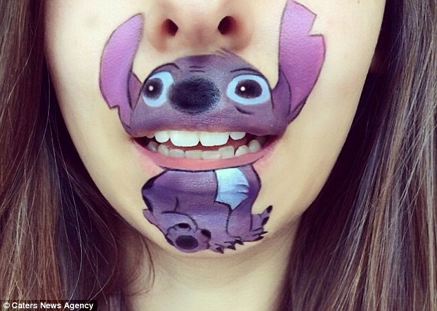 萌！藝術(shù)家嘴唇上創(chuàng)作卡通畫(huà)