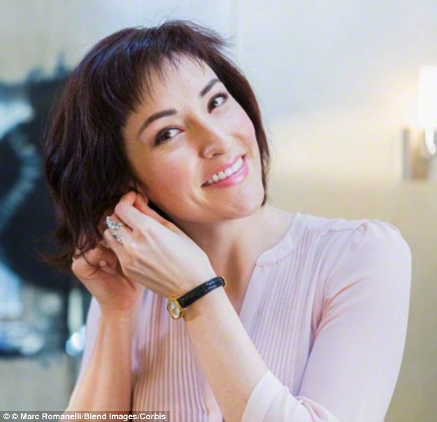 耳釘到底怎么戴?歪果仁又吵起來了