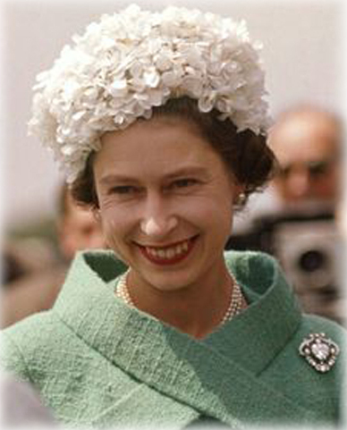 “彩虹女王”的帽子情結