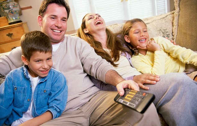 看臉的世界:顏值高的人講笑話“笑”果更好