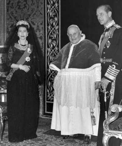 “彩虹女王”的帽子情結