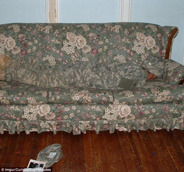 沒(méi)有尷尬只有搞笑：“背景撞衫”照大集合（組圖）