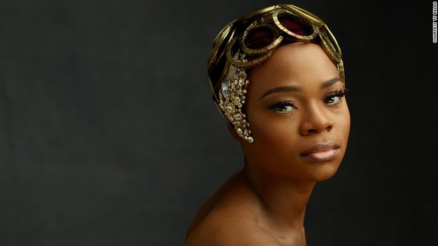 練攤小販變國際名模 逆襲就在一瞬間