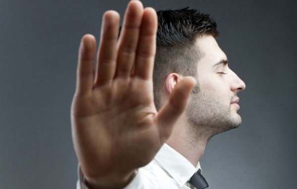 前有冷肩膀,現有“冷手指”