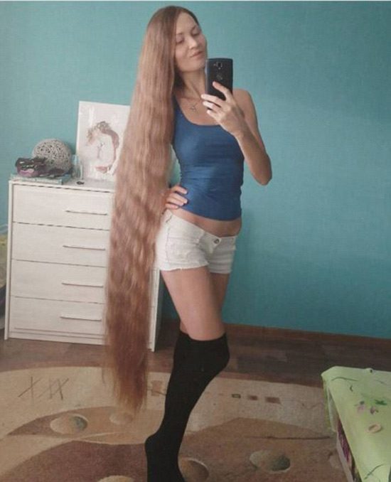 俄羅斯女子蓄發13年，變身真人版長發公主（組圖）