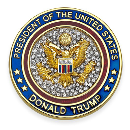 川普周邊產(chǎn)品熱銷:放屁坐墊、餅干模具、川普味香薰