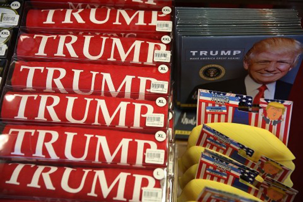 川普周邊產(chǎn)品熱銷:放屁坐墊、餅干模具、川普味香薰