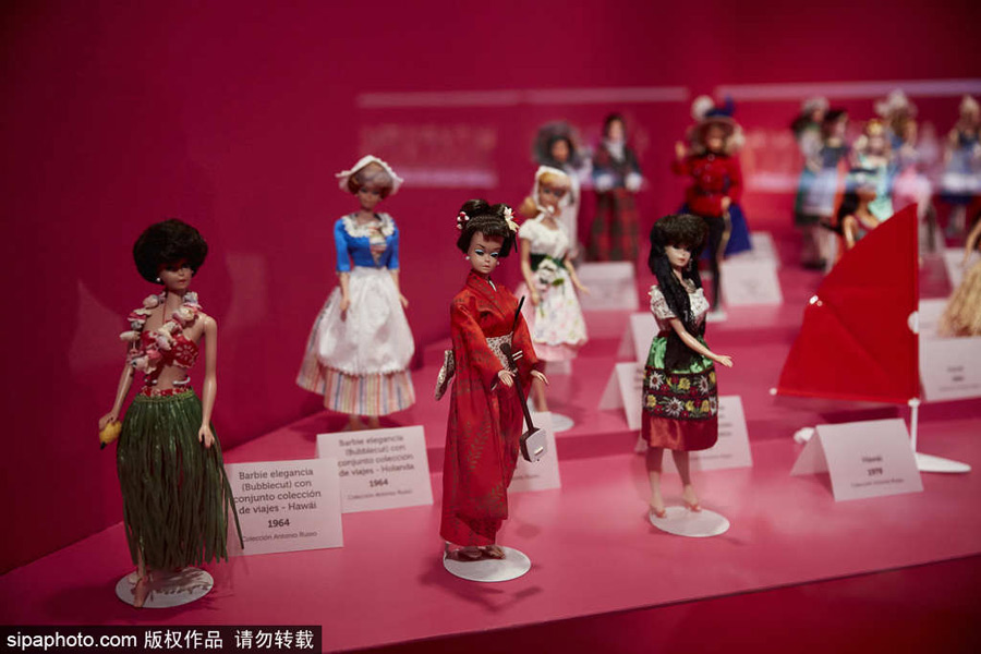從公主到明星種類俱全 西班牙芭比娃娃展覽一圓少女兒時(shí)夢（組圖）