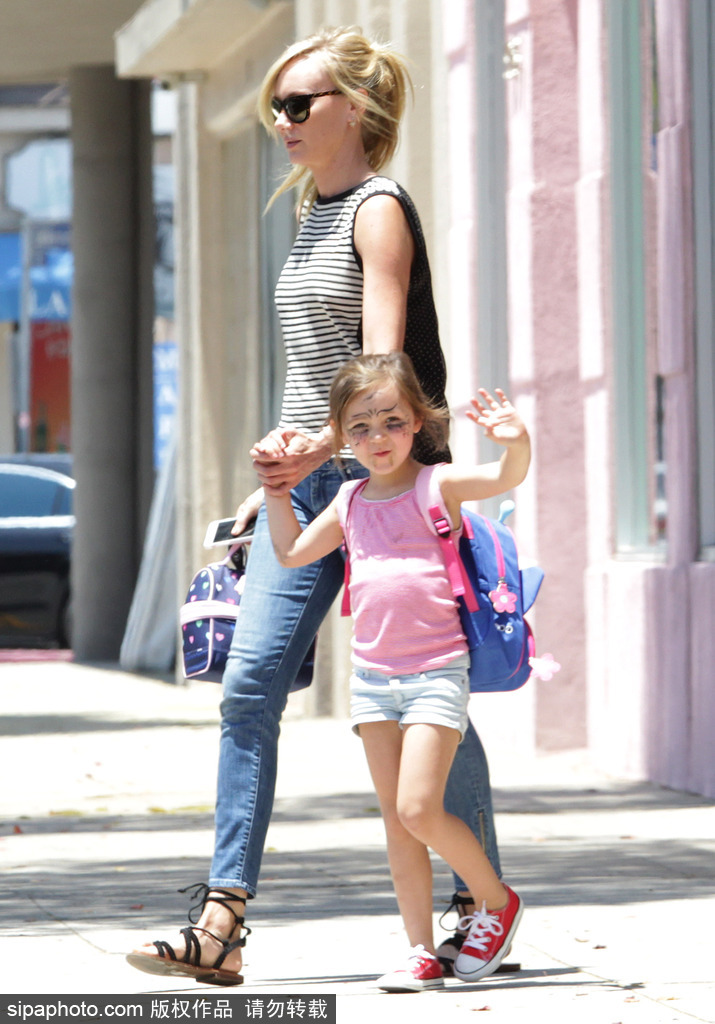 又到一年開(kāi)學(xué)季 盤(pán)點(diǎn)好萊塢萌娃星二代上學(xué)路（組圖）
