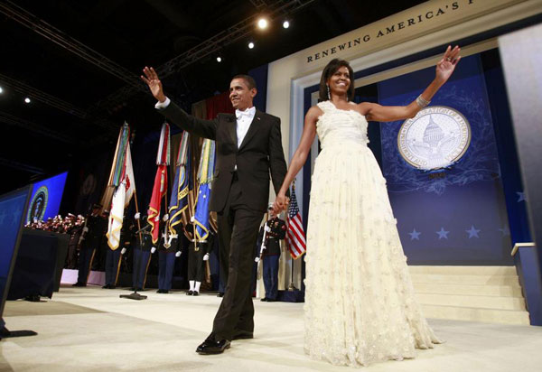 米歇爾•奧巴馬換回自來卷 新發型火了！